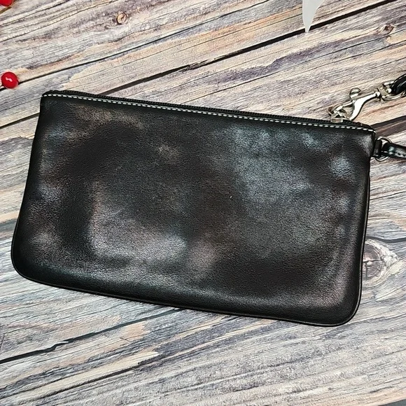 COACH BLACK LEATHER BUCKLE POCKET WRISTLET - Picture 3 of 16